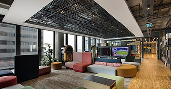 办公室装修响应当今需求的现代、温暖、永恒的建筑决策