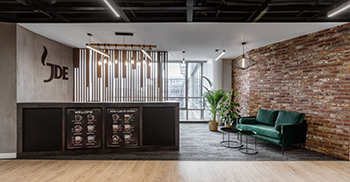 办公室装修：从一开始访客就能感受到办公室宜人的工业氛围