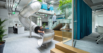 办公楼设计：空间旨在鼓励人们之间的偶然相遇 充满活力、敏捷、鼓舞人心且以人为本