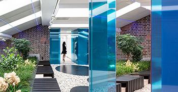 办公室设计：旨在拥抱数字现实和先进理念 打破时间界限和原有红砖建筑的实体边界