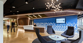 办公室装修方案：沉稳的设计语言加入趣味性的元素 传达出企业创新探索的一面