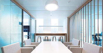 办公室装修方案：空间色调清新明亮 动线设计自然、流畅