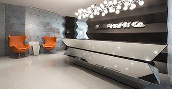 办公室装修设计案例：单色调的空间却尽显摩登与时尚品味