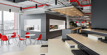 办公室设计装修——办公室如同一个舞台 炽热的红色飘逸在整个空间