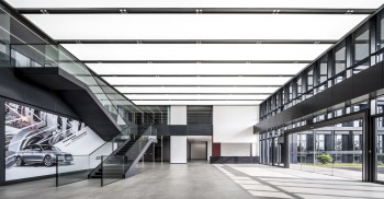 办公空间设计：捷众文化的独有表达：一在以人为本缩短动线提供便利，二在开放包容表达实干为要的工业精神