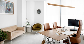 办公空间设计：开放式/封闭式隔断设计允许自然光流入整个办公空间