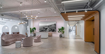 办公室装修案例：调色板反映了客户精致、现代和抛光的品牌