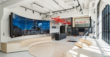 办公楼装修案例：通过在现有楼板上应用抹灰吸音天花板实现令人满意的声学效果