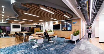 办公室装修设计：强调向外流动 优先考虑来自项目任何点的自然光入射