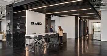 办公室装修设计：创造了一个引人注目的入口社交中心