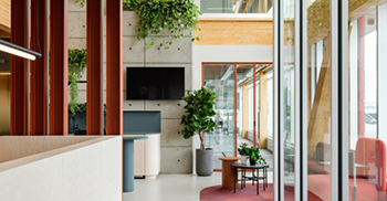 办公室设计装修：公共空间和开放式分区围绕景观设计