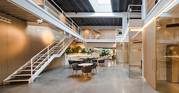 办公空间设计装修：地中海式的热情好客理念通过舒适而有效的细节呈现