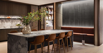 办公室设计装修：触感柔软的调色板和精心微妙的照明营造出宁静的工作环境