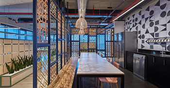 公司办公室装修设计：将空间保留为裸露的混凝土的原始形式