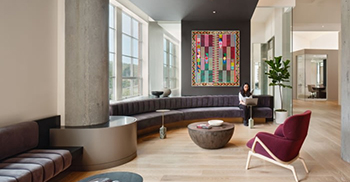 办公室装修：古典和永恒的形式和特征与现代口音相平衡