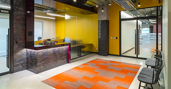 办公室装修案例：反映用户社区的大胆创造力和多样性