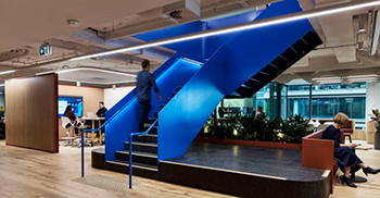 办公楼装修设计：设计美学故意与现代低调和中性方法的概念相矛盾