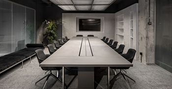 工业风办公室装修案例：连贯的单色空间 材料以真实的状态实施