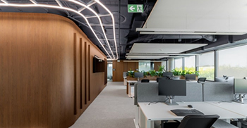 办公室设计：项目以其现代性，优雅和功能性的和谐融合而著称