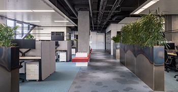 个性办公室设计案例：在嬉戏和更严肃的工作氛围之间保持平衡