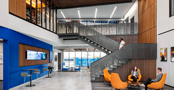 办公楼装修设计：立面积极探索建筑与景观之间的方言