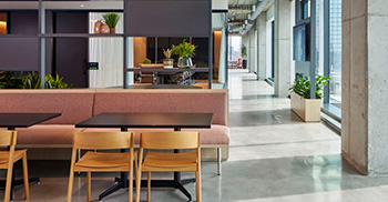 办公室装修案例：协作空间始终近在咫尺 为客人提供了热烈的欢迎