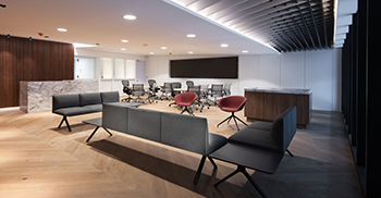 办公室设计装修：使用非常明显的线条 产生一种清醒而温馨的设计