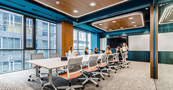 公司办公室装修方案：专注于受大自然启发的色彩和材料