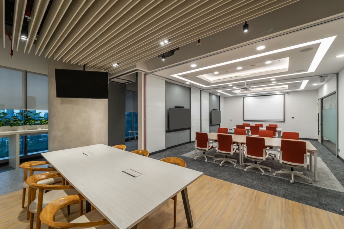 会议室.jpg 会议室.jpg