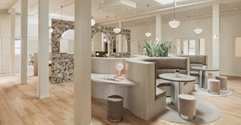 办公室装修：时尚的半圆形分组讨论摊位采用奢华的深棕色天鹅绒装饰