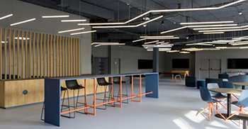 办公室设计装修：颜色被战略性地用于优先考虑和组织各种空间