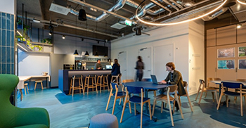 办公室设计：采用柔软的有机材料，在工作追求中激发专注和放松