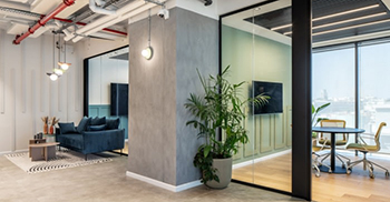 办公室室内设计装修：年轻、鼓舞人心和令人耳目一新的入口