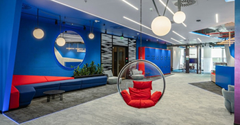 办公室室内设计：协作空间被战略性地放置在整个办公室中