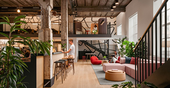 办公室装修：螺旋楼梯用于鼓励不同楼层的有机连接