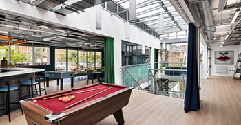 总部办公楼装修：引入丰富的色彩和纹理 营造独特的视觉识别和休闲感觉