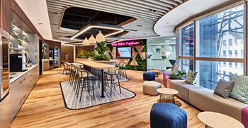 办公室设计装修：优先考虑舒适性和效率 宽敞的茶水间培养联系感