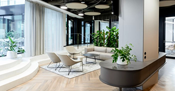 办公室装修设计：公共区域的地板采用微水泥装饰 营造出现代工业外观