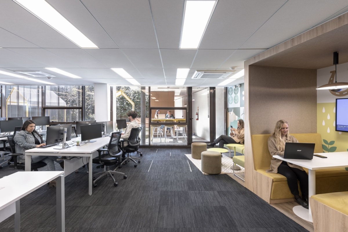 办公区.jpg 办公区.jpg