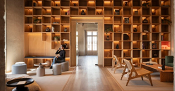 办公楼装修设计：墙壁上装饰着沙色的石膏 营造出中性的背景