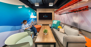 公司办公楼装修：打造鼓励自发互动和协作的开放式联合办公空间