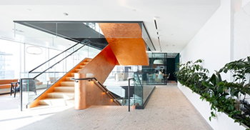 办公楼设计装修：每层楼都以艺术方式展示采矿业特色元素